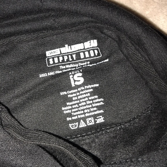 AMC The Walking Dead official Supply Drop hooded sweatshirt New Commonwealth - Picture 6 of 7